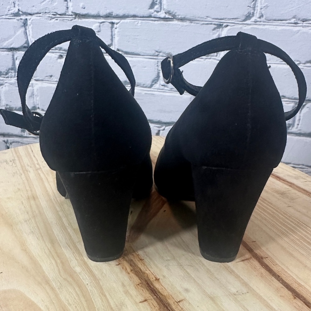 Torrid Collection Womens Size 8W Block Heels Ankle Strap Black Pumps Classic - Picture 4 of 13
